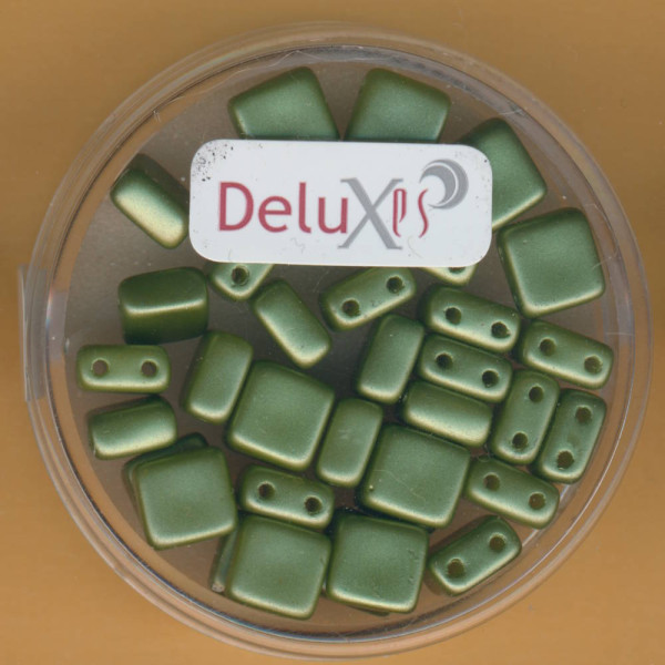 9700-06214 2 hole Square Beads Deluxes 6mm oliv 35 Stück