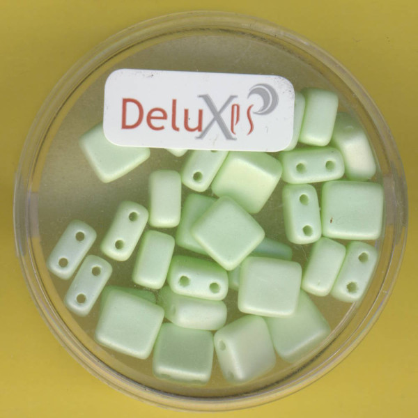 9701-06494 2 hole Square Lumi Deluxes 6mm hellgrün 30 Stück