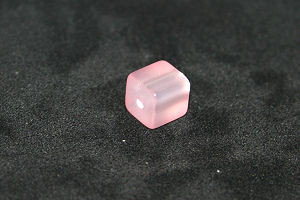 500808151 Polariswürfel hellrosa 8x8mm