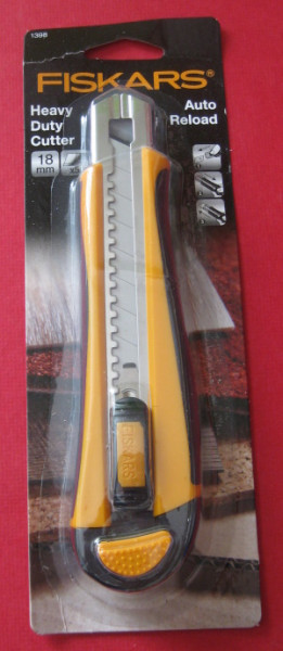 1398 Fiskars Cuttermesser 18mm mit 5 Klingen