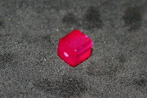 Polariswürfel fuchsia 8x8mm