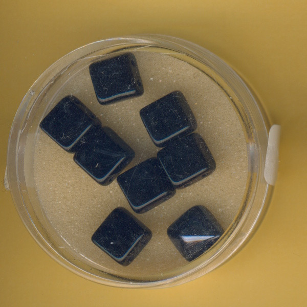 4907-08724 Glasperlen Pyramide 2-Loch 8x8mm jet hematite 8 Stück