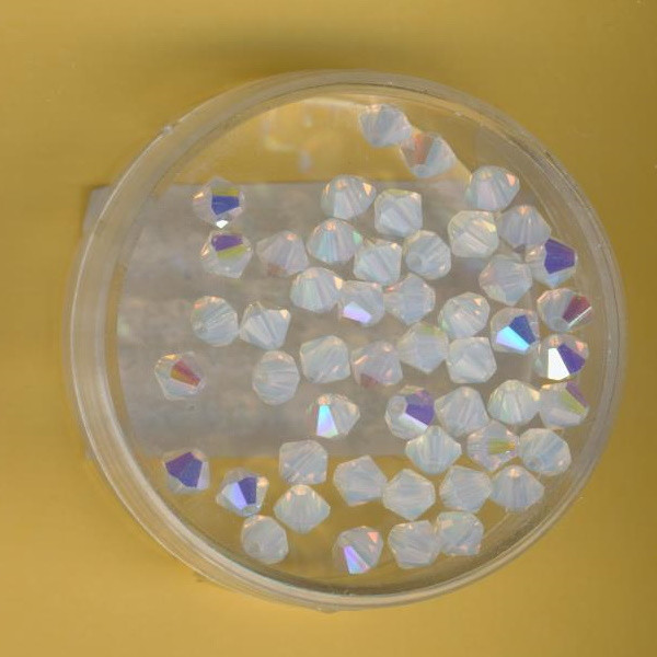 pc025153 Preciosa Bicone 4mm white opal AB 50 Stück