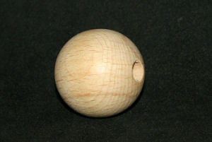 6117500 Holzkugel 35mm halbgebohrt natur