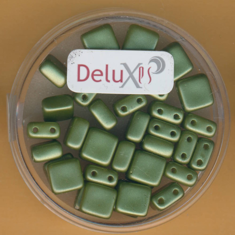 9700-06214 2 hole Square Beads Deluxes 6mm oliv 35 Stück