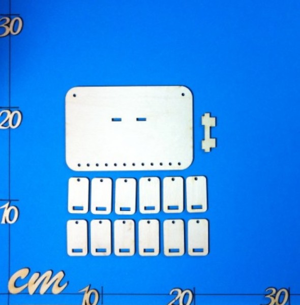 avh3014sb_Holz-Deko-Kalender-mit-Wechselzahlen-9cm