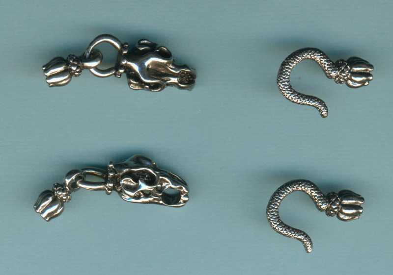 506716911 Metallverschluss Skelletkopf mit Schlange silber