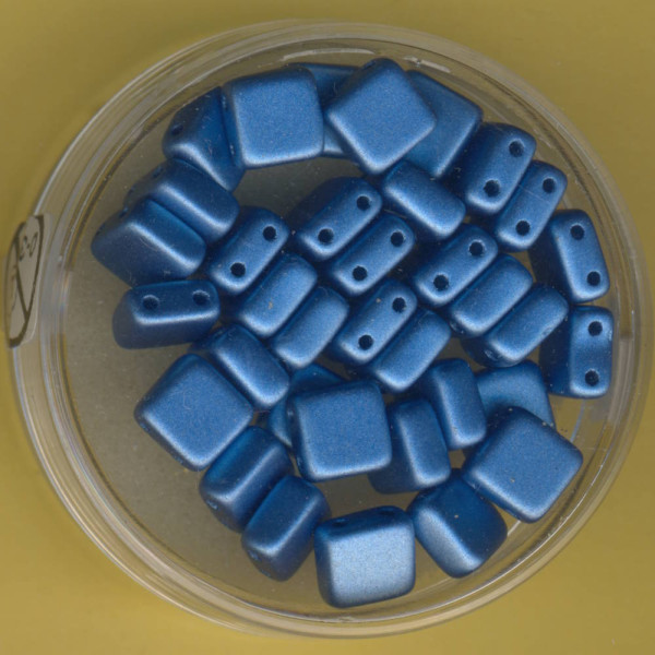 9700-06954 2 hole Square Beads Deluxes 6mm blau metallic 35 Stück