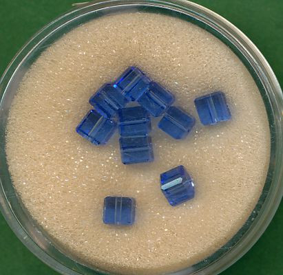 073204174 Glasperlen Würfel 4mm safir 10 Stück