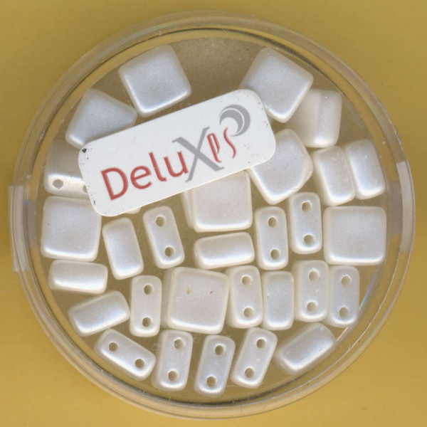 9700-06114 2 hole Square Beads Deluxes 6mm weiß 35 Stück