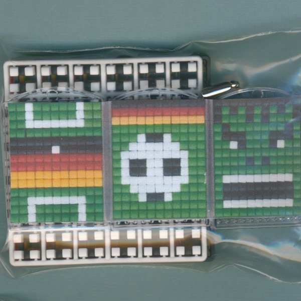 77704 Pixelhobby Medaillon Set Fußball und Monster