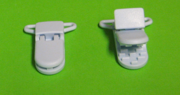 304242441 Schnullerketten Clip Kunststoff hellblau 42x16mm