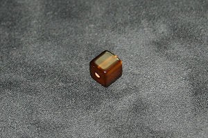 Polariswürfel dunkelbraun 8x8mm