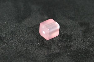 Polariswürfel hellrosa 8x8mm