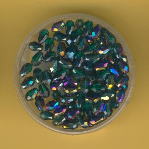 31528 Glasschliffperlen Tropfen 3x5mm emerald AB 100 Stück