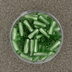 562910194 Glasstifte twisted dunkelgrün matt 10mm 15g