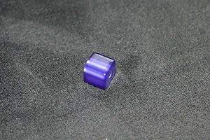 500808361 Polariswürfel dunkellila 8x8mm