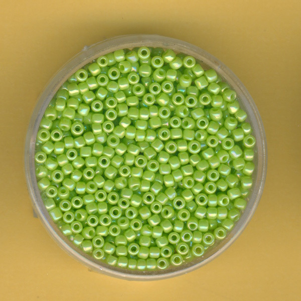 9611404 Toho Beads 2,2mm opak apfelgrün AB 12g