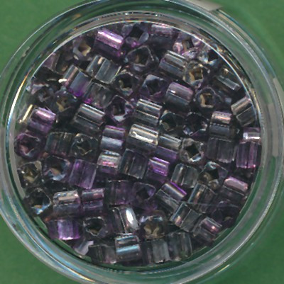 8135651 Glasperlen Würfel 3,4 mm lila 16g