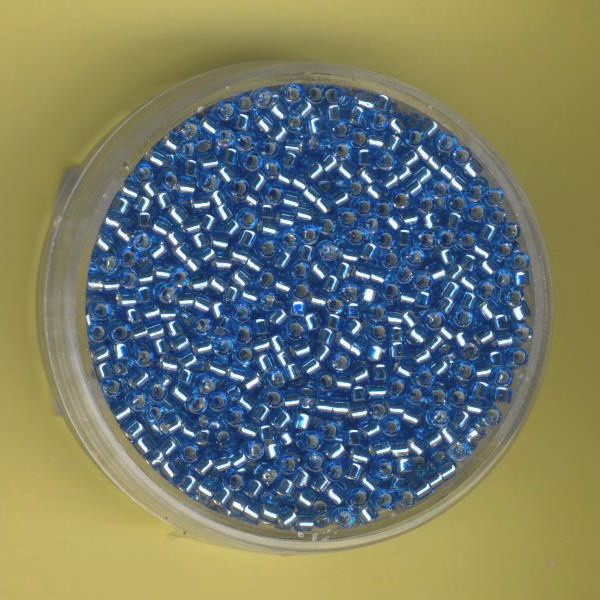 db1210 Delica Beads 11/0 2mm Silbereinzug hellblau 9g