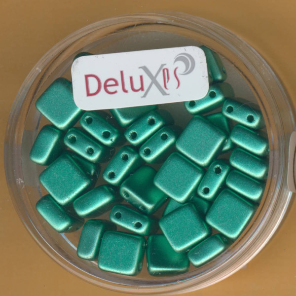 9700-06194 2 hole Square Beads Deluxes 6mm grün metallic 35 Stück