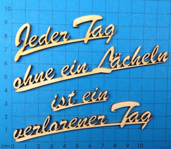 syh4912_Holz-Schriftzug-Jeder-Tag-ohne-ein-Lächeln