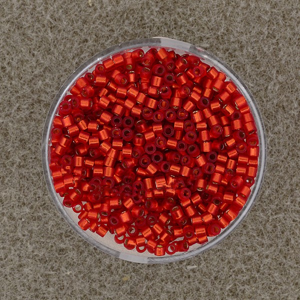 96641124_Delica-Beads-2,2mm-hellrot-Silbereinzug-7g