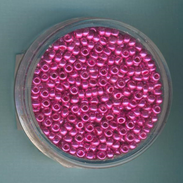 1022132 Rocailles 2,6mm fuchsia metallic 17g