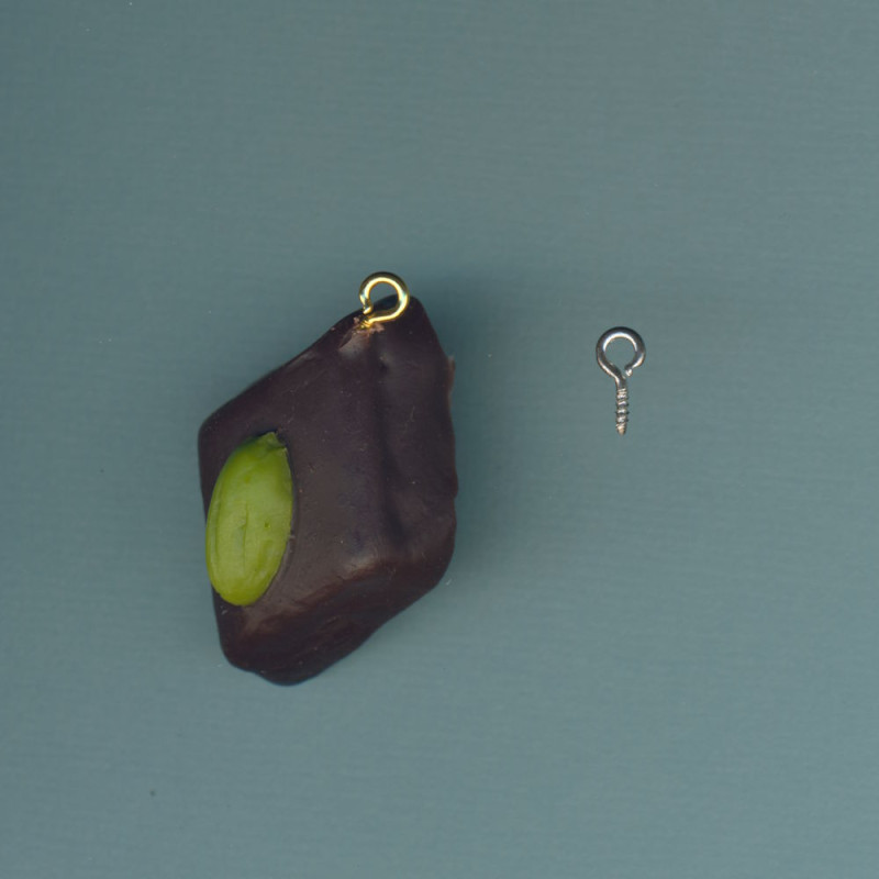 S004 Schoki Schmuck Rhombe mit Pistazie