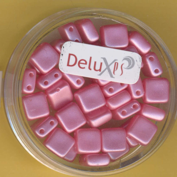 9700-06454 2 hole Square Beads Deluxes 6mm rosa 35 Stück